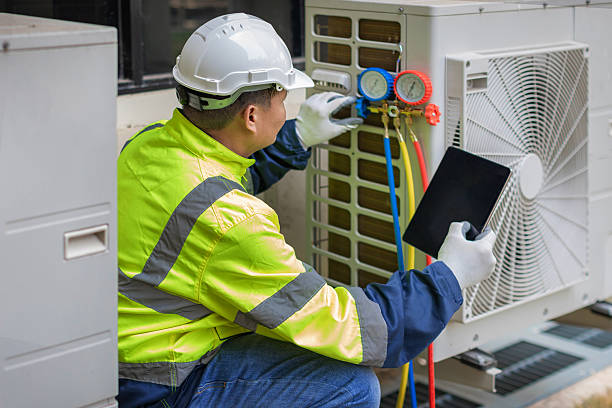 Professional Hvac technician working in Concord, MO